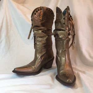 Women’s gold cowboy boots, has button embellishments, good condition